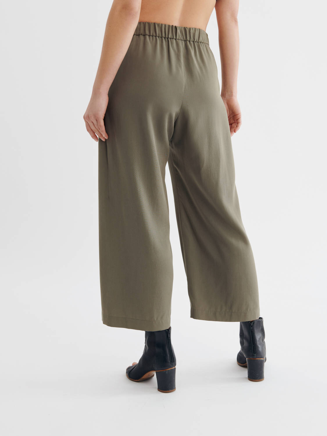 Airy Pants Olive | A PART OF THE ART