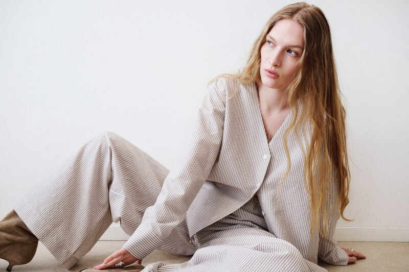 Airy Seersucker V-ringad skjorta - Bild 4