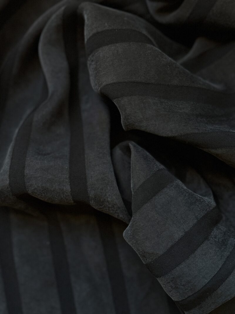 Daglig skjorta med svarta ränder – Bild 3