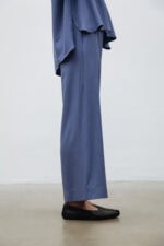 Luftiga byxor i blek indigo - Bild 2